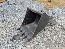 24" Solesbees tag style mini excavator bucket; 1.25" Pin; Fits: Cat, Takeuchi