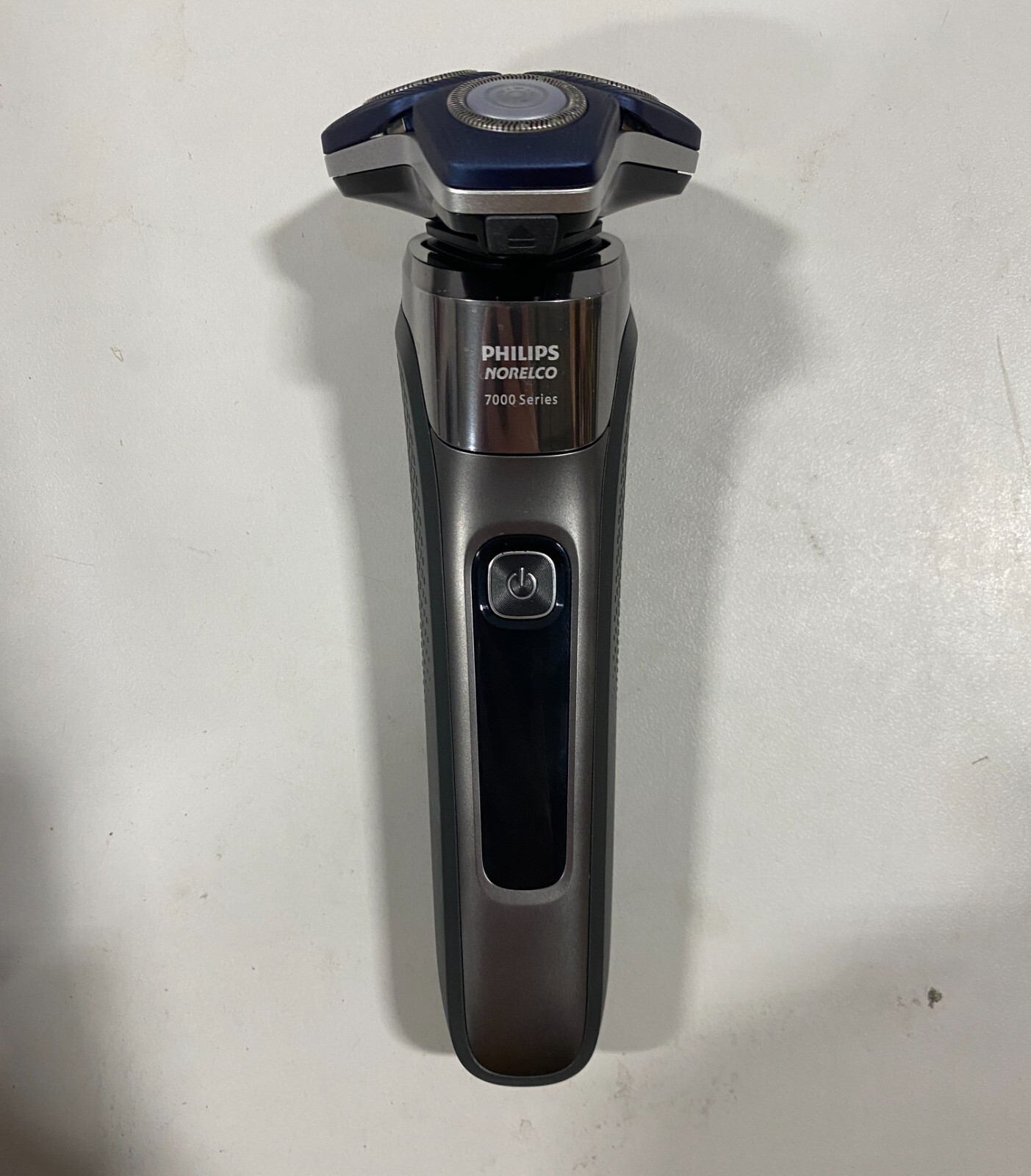 Philips Norelco Shaver 7200 Rechargeable Wet And Dry Electric Shaver. |2991