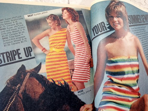 SIMPLICITY June 70s - 80s Fashion News Leaflet Terry Velour Tropical for Sewing - Picture 7 of 9