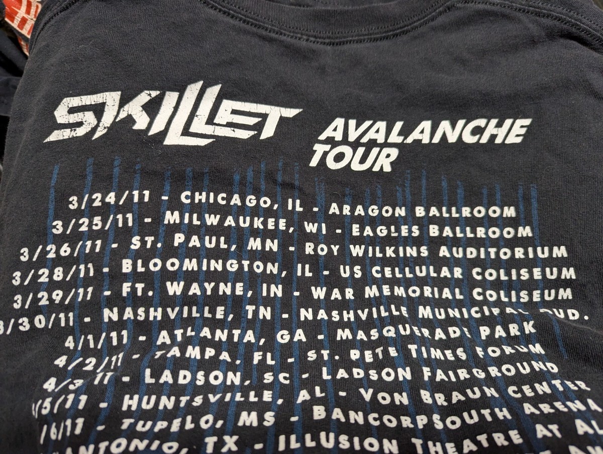 Skillet Black Avalanche Tour 2011 Concert Rock Band T-Shirt Size