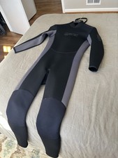 Mares 2.5mm Wetsuit   Size Medium   Excellent Condition