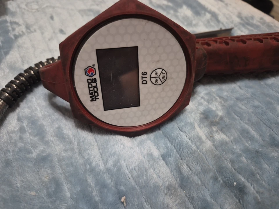 Inflador digital de neumáticos con manómetro Matco Tools DT4B Foto 2 de 3