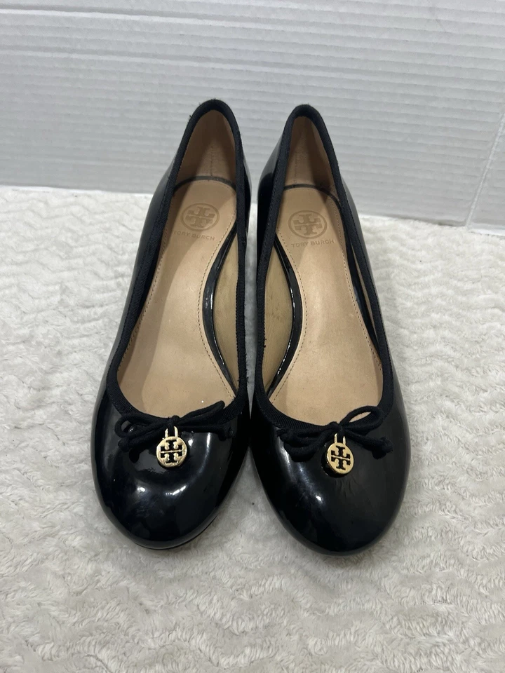 TORY BURCH Women’s Size 8M Black Patent Leather Wedge Heels Bow Casual Shoes. - Image 3 of 4