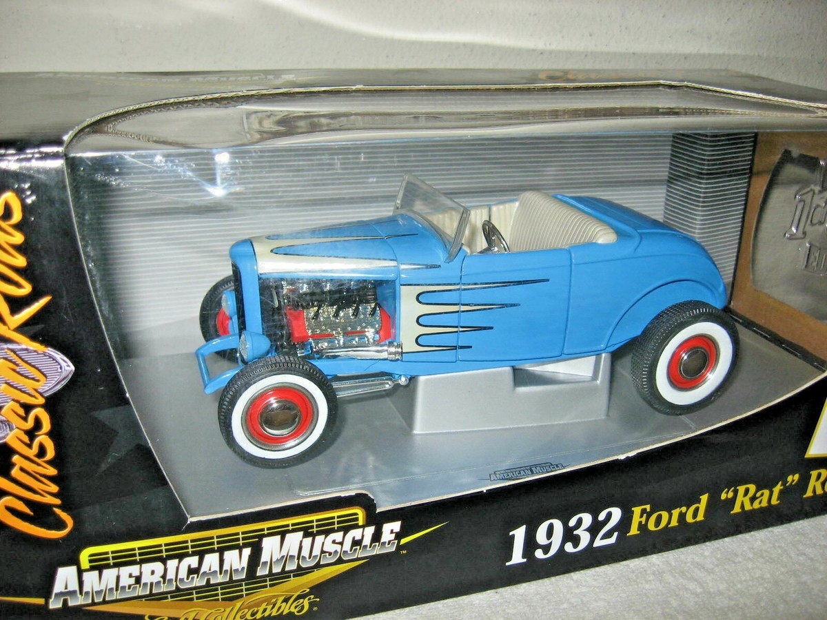 1932 FORD 32 HIGHBOY BLUE W/ SCALLOPS ERTL 1:18 OPENING HOOD