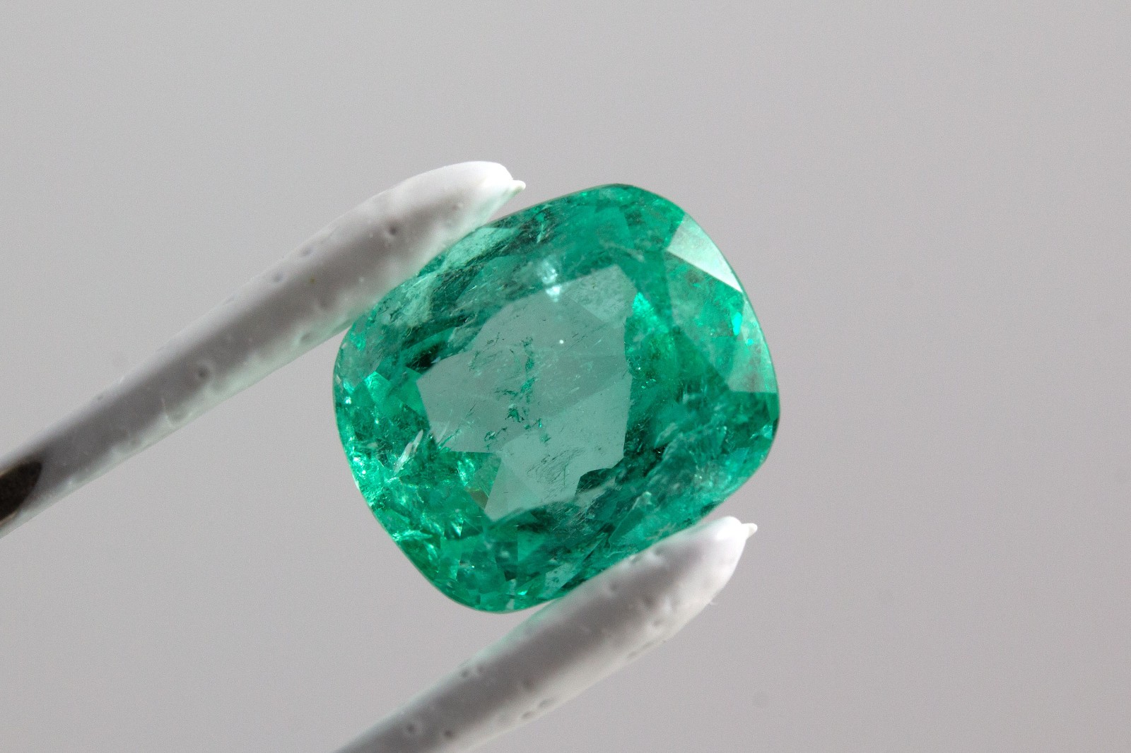 GIA Certificate 11 X 9mm 4.5 Ct Cushion Cut Natural Colombian Emerald Loose Gems