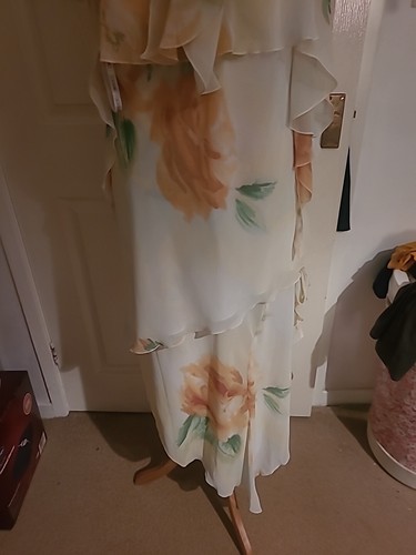 Caviar Skirt Suit, Size 16, 3 Pieces, Floral A Symmetrical Design. 2 Piece Lined - Picture 2 of 15