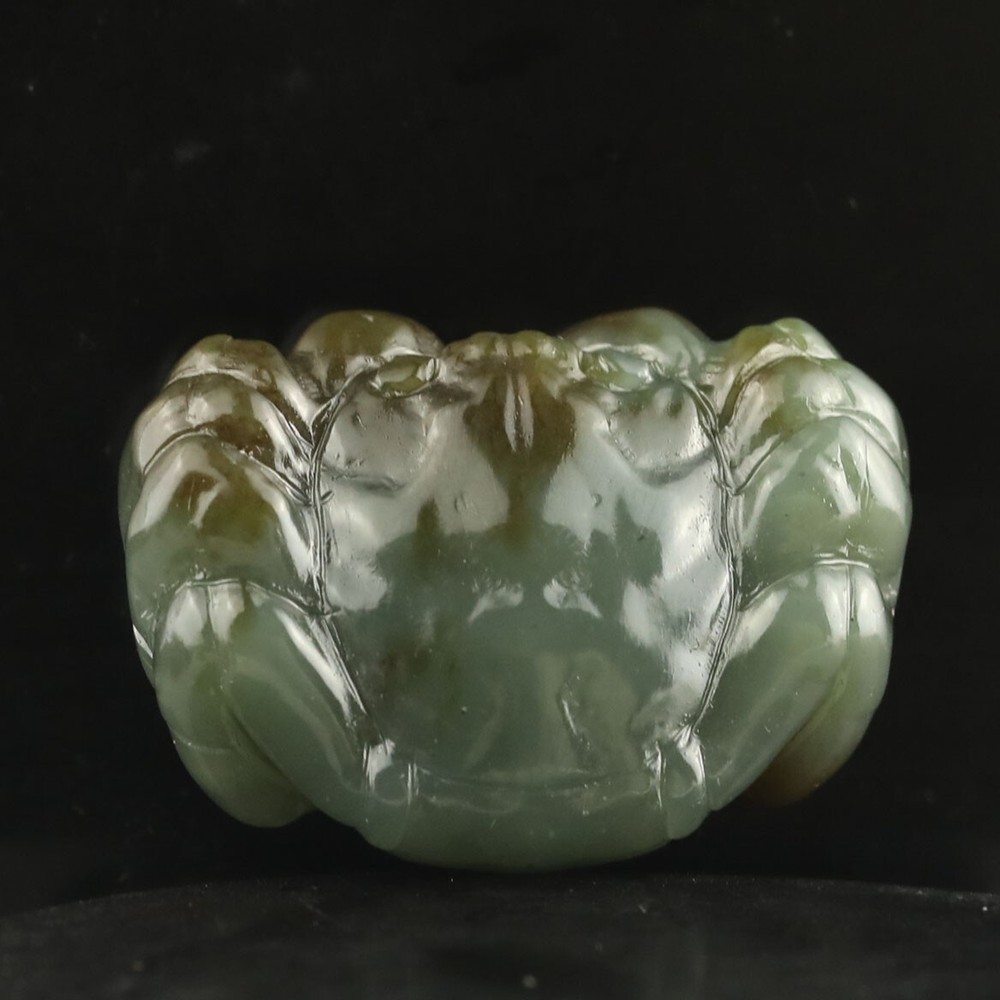 China Natural hetian green Jade Hand Carved Statue crab pendant h