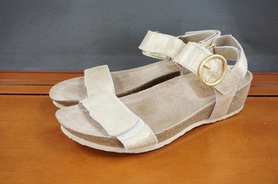 Munro Sintra Sandals Womens 8 US Gold Leather Wedge Shoes Ankle Strap Comfort