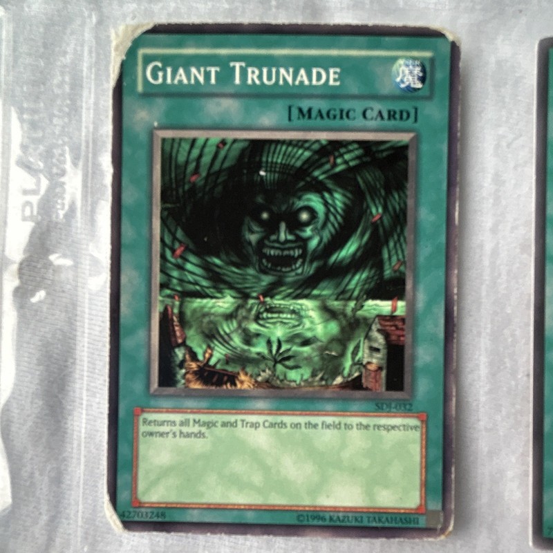 Konami Yu-Gi-Oh! Giant Trunade SDY-002 Starter Deck Yugi Unlimited EN