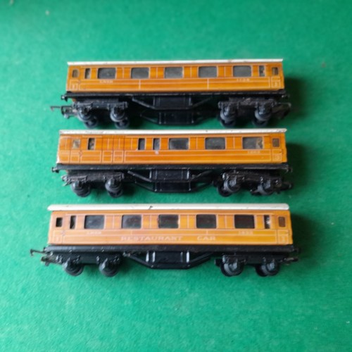 TWIX TWIN RAILWAYS SCHWADER MIT 3 LNER COACHES 1134, 1263, 1433 RESTAURANTWAGEN | Condition: Used