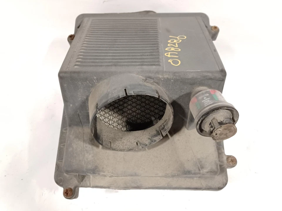 Used Air Cleaner Assembly fits: 2001 Chevrolet Suburban 1500 classic style creas - Image 4 of 4
