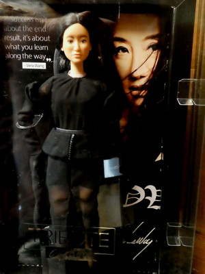 TRIBUTE TO VERA WANG BARBIE SHE IS BLACK LABEL FROM BARBIE SIGNATURE MINT