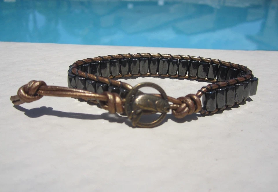 Gran Regalo Hombre Trucha/Pesca Pulsera Bronce Cuero Negro Imán Foto 2 de 4