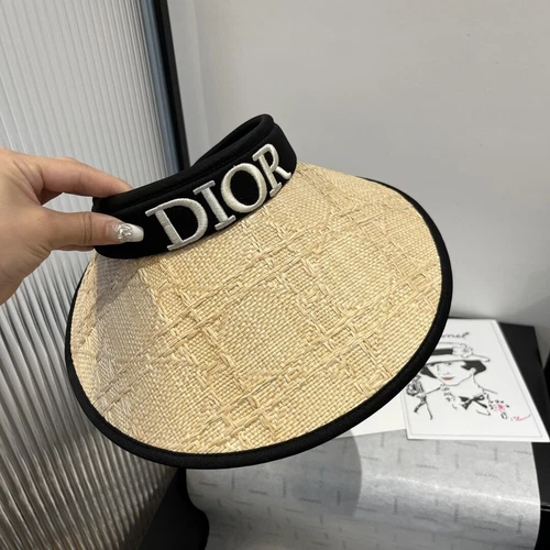 Chapeau creux herbe lettre brodée neuf Dior