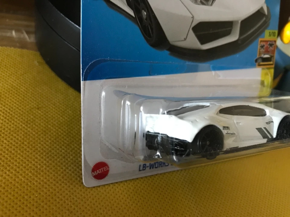 Lamborghini Hurcan 2021 Hot Wheels HW Exotics LB-Works cupé blanco con negro B518 Foto 4 de 4