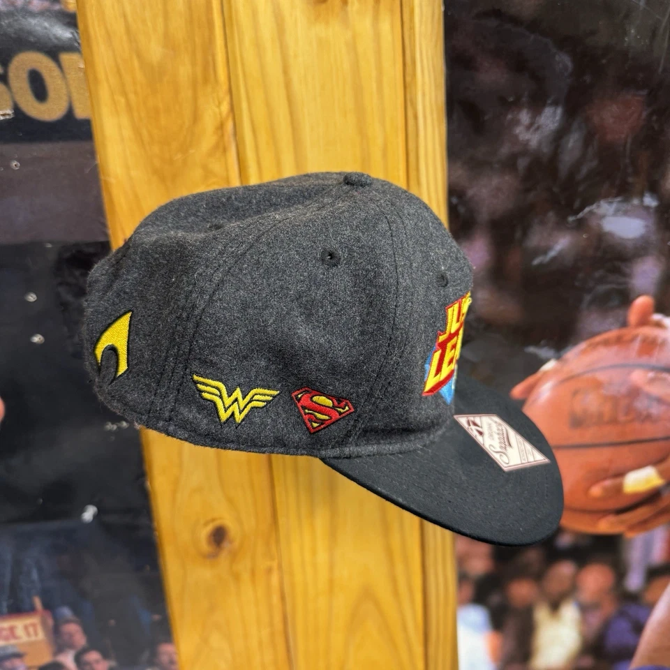 Gorra Justice League DC Comics Snapback Batman Superman Gris Lana Nueva con Etiquetas Foto 2 de 4