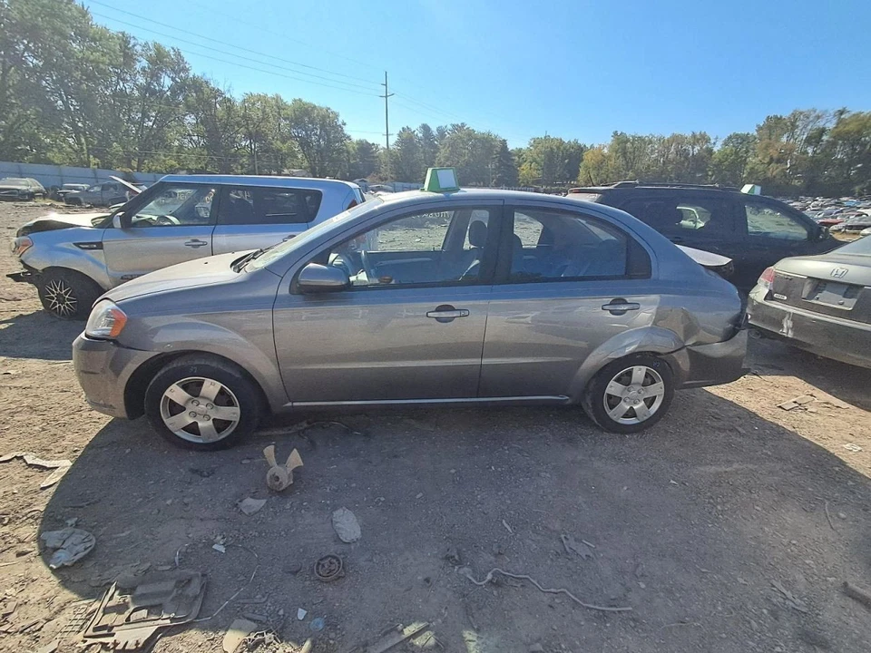2011 Chevrolet Aveo Washer Reservoir 1.60L Used OEM 76000 Miles 3683615 - Image 2 of 4