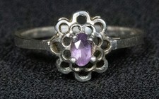 Sterling Silver and Oval Amethyst Ring - Prong Setting - Size 7 1/2 - 1.9g