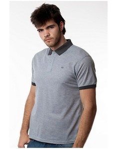 polo gris hombre