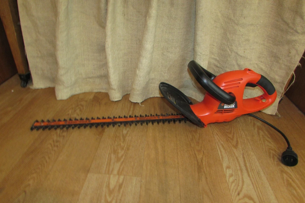 Image of Black & Decker HT2200 Electric Hedge Trimmer