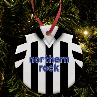 Newcastle Home 2003 Retro Shirt Christbaumschmuck Kugel Keramik flach