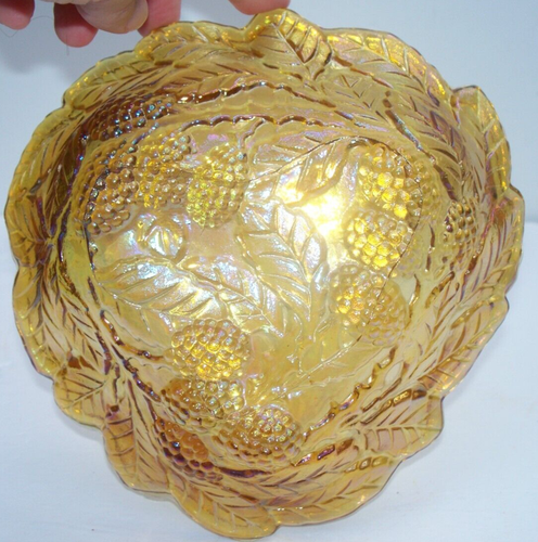 VINTAGE CARNIVAL GLASS BERRY LEAF CANDY BERRY BOWL DISH - Picture 1 of 4