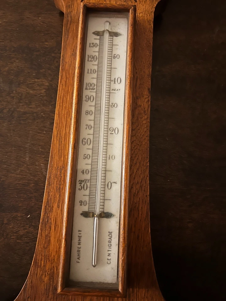 Antiguo barómetro y termómetro de pared aneroide de madera tallada a mano ornamentado, 31" Hx10" W Foto 4 de 4