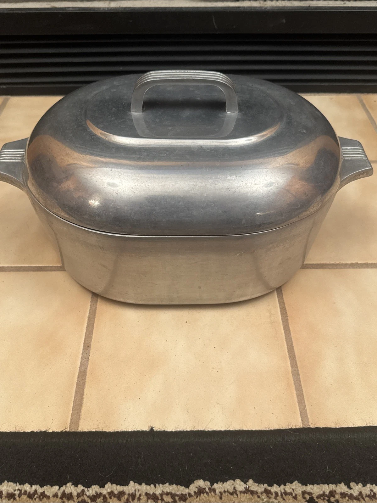 Wagner Ware/Magnalite Oval Roaster-4265-P-8 Quart- w/Self Basting Lid & Trivet
