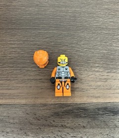 LEGO Galaxy Squad: Mini Mech (30230) Retired, 100% Complete Set With Minifigure