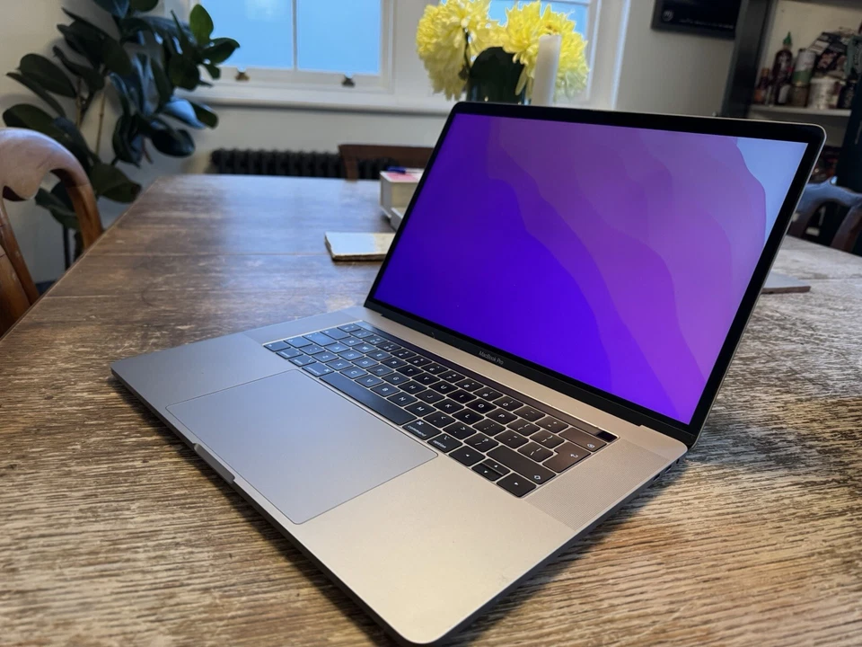 Apple MacBook Pro 15" 2018 · i9 · 32GB · 1TB, photo 2 of 5