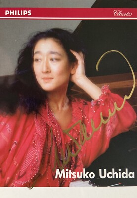 Mitsuko Uchida signiert Pianist original Autogramm Karte Unterschrift Signatur