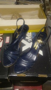 tenis com salto de madeira