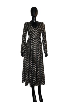 Stine Goya Midikleid in schwarz mit Sternen