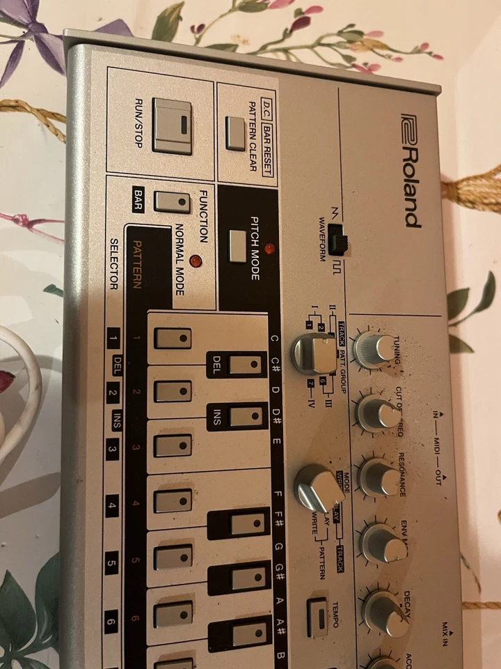 Roland TB-03 Boutique Bass-Line Synthesizer - Bild 3 von 4