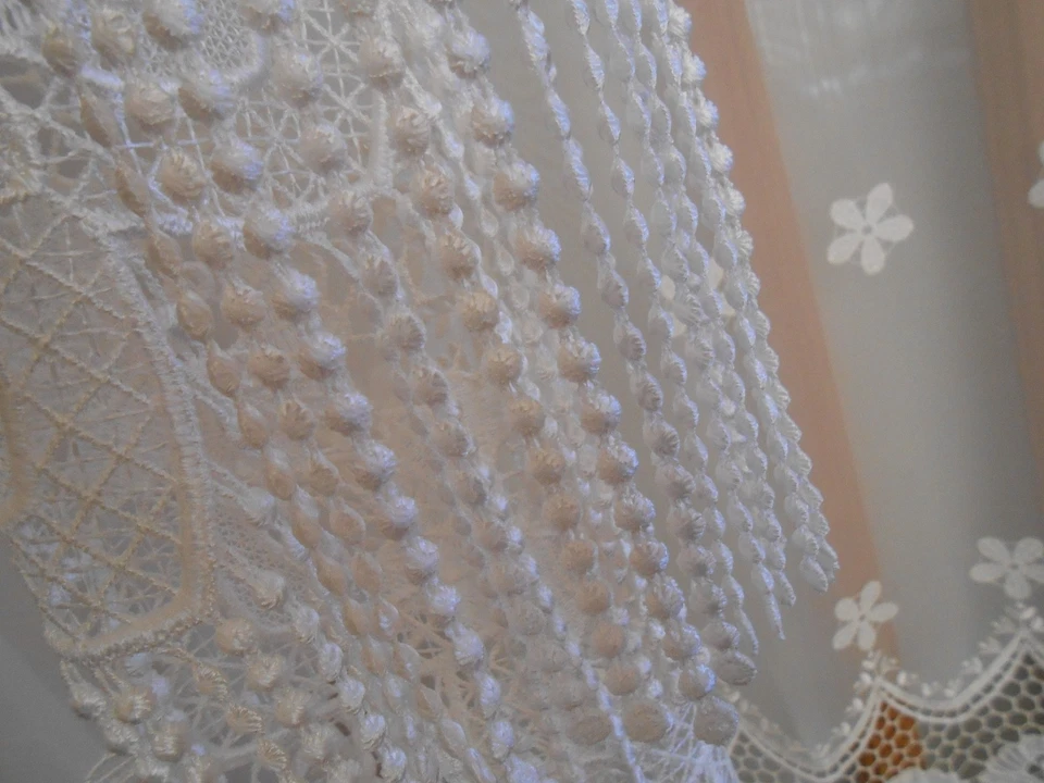 Vintage Deep Lace Fringe Edge Wide Sheer Curtain (Fabric Remnant) W60in - Image 4 of 4