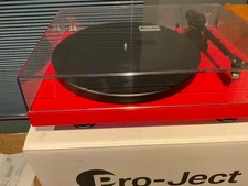 Pro-Ject Debut Carbon EVO Manual Belt-Drive Turntable - Gloss Red