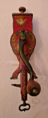 Jugendstil ''Alexanderwerk Reibemaschine'' mit Holzstößel, Küchenreibe, um 1900;