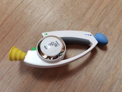 Bop It! Talking Handheld Electronic Reflex Game White 2008 Hasbro, funktionstüchtig