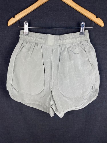 Pantalones Cortos Varley Harmon Tiro Alto S - Gris Claro Brillo - Salón de Nylon - Imagen 24 de 24