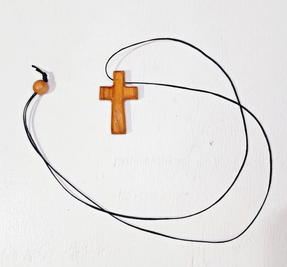 Collar Colgante Cruz Cruces 7 madera de olivo Producto Artesanal - Imagen 3 de 4