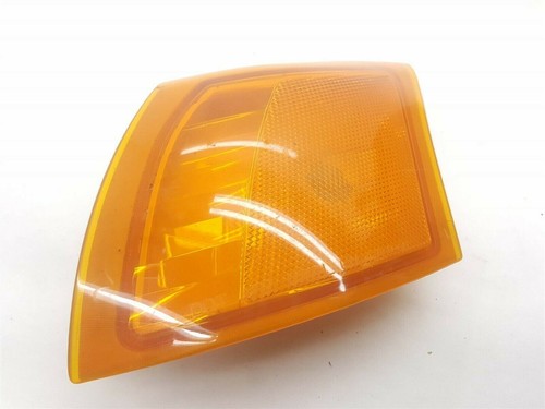 2002 - 2004 Saturn Vue OEM Front Headlight Lamp DRIVER SIDE Corner Marker Yellow - Picture 2 of 3