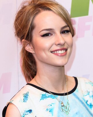 BRIDGIT MENDLER 8x10 PHOTO *