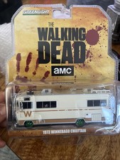 Greenlight 33100-B 1973 Winnebago Chieftain Walking Dead CHASE Green Machine 