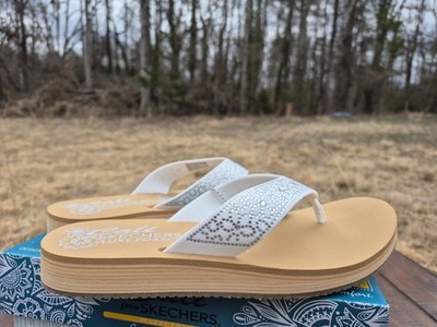 Skechers Size 9 Cali Luxe Foam Summer Dazzling Charm Sandals Flip Flops White