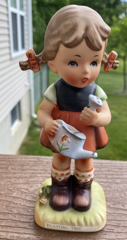 Erich Stauffer Figurine PLANTING TIME #18561 Excellent Condition