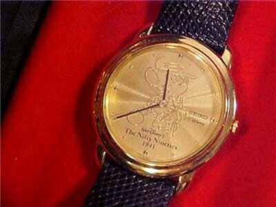 Vintage SEIKO MICKEY MOUSE LIMITED EDITION NIFTY NINETIES  display picture 3