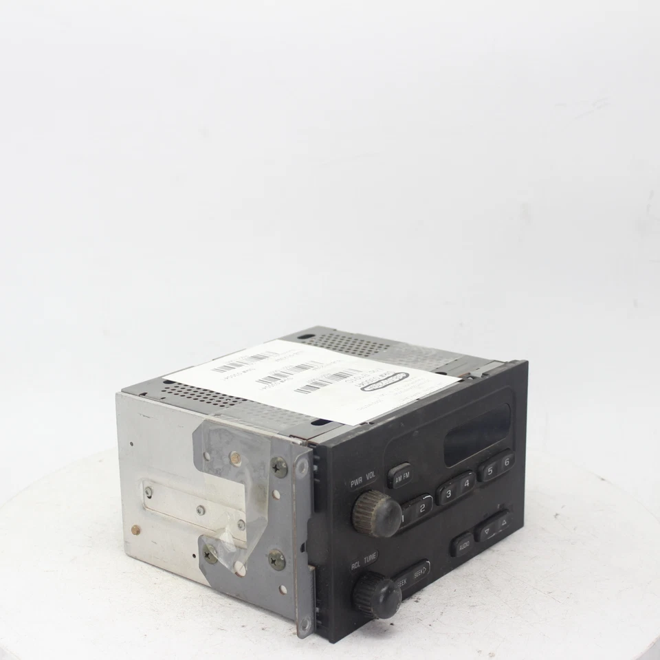 Chevrolet Metro 2000 radio AM-FM número de pieza - 638-01239A Foto 3 de 4