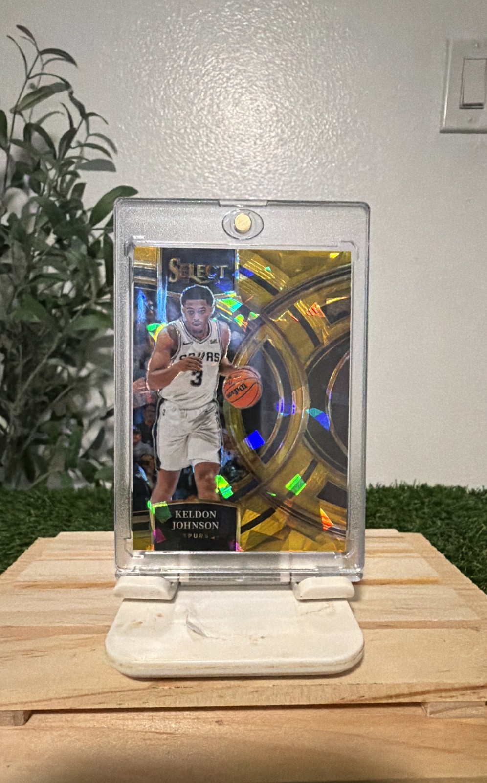 2023-24 Panini Select - Premier Level Keldon Johnson #140 Gold Crackedice/10