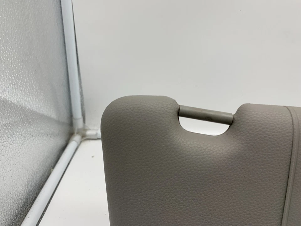 Солнцезащитный козырек для пассажира 2004-2007 BMW 530i серый от оригинального производителя E02B38001 - Изображение 3 из 4