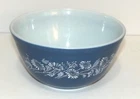 Vintage PYREX Colonial Mist 402 Mixing Bowl Blue With White Flowers 1.5 L